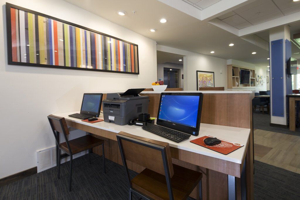 Holiday Inn Express & Suites - Portage By Ihg Exterior foto